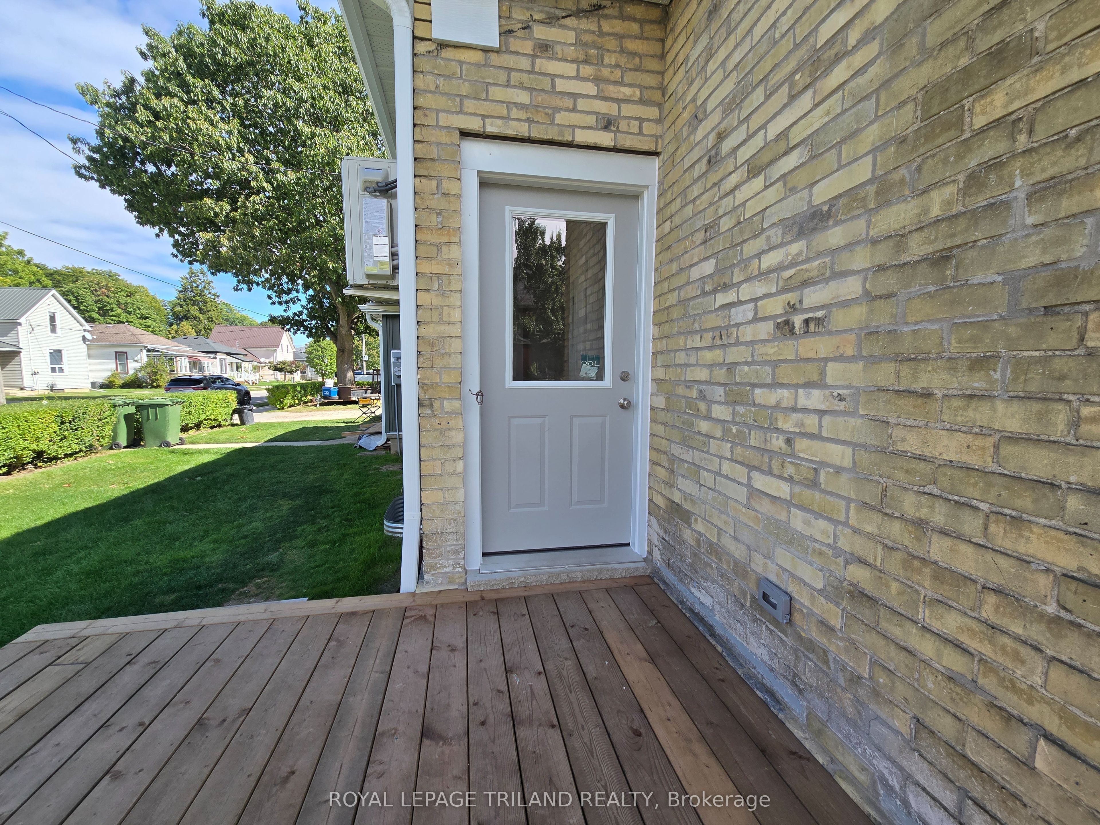 Unit 1 - 245 Ross Street, St. Thomas 2