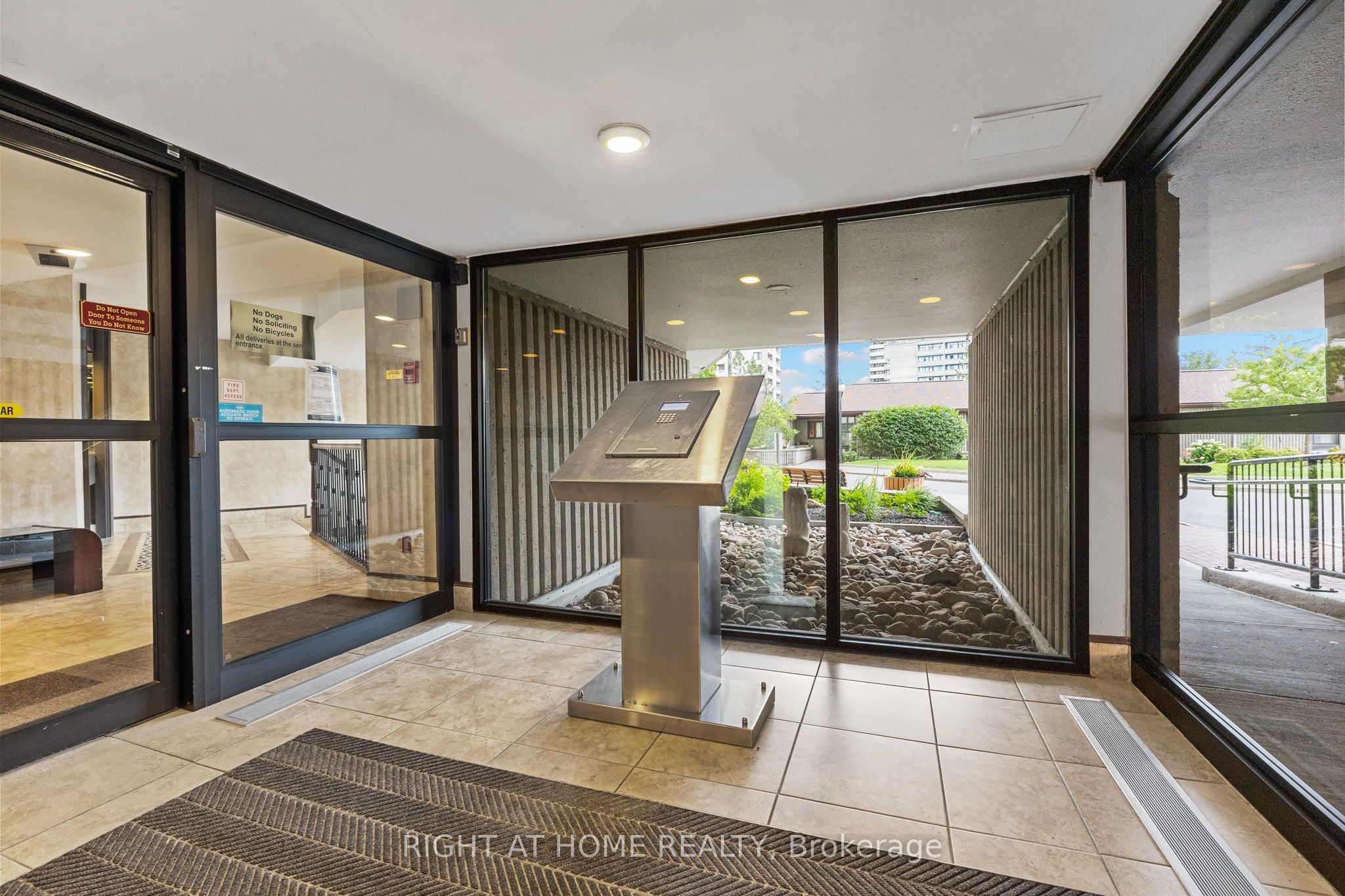 Unit 306 - 1081 AMBLESIDE Drive, Ottawa 2