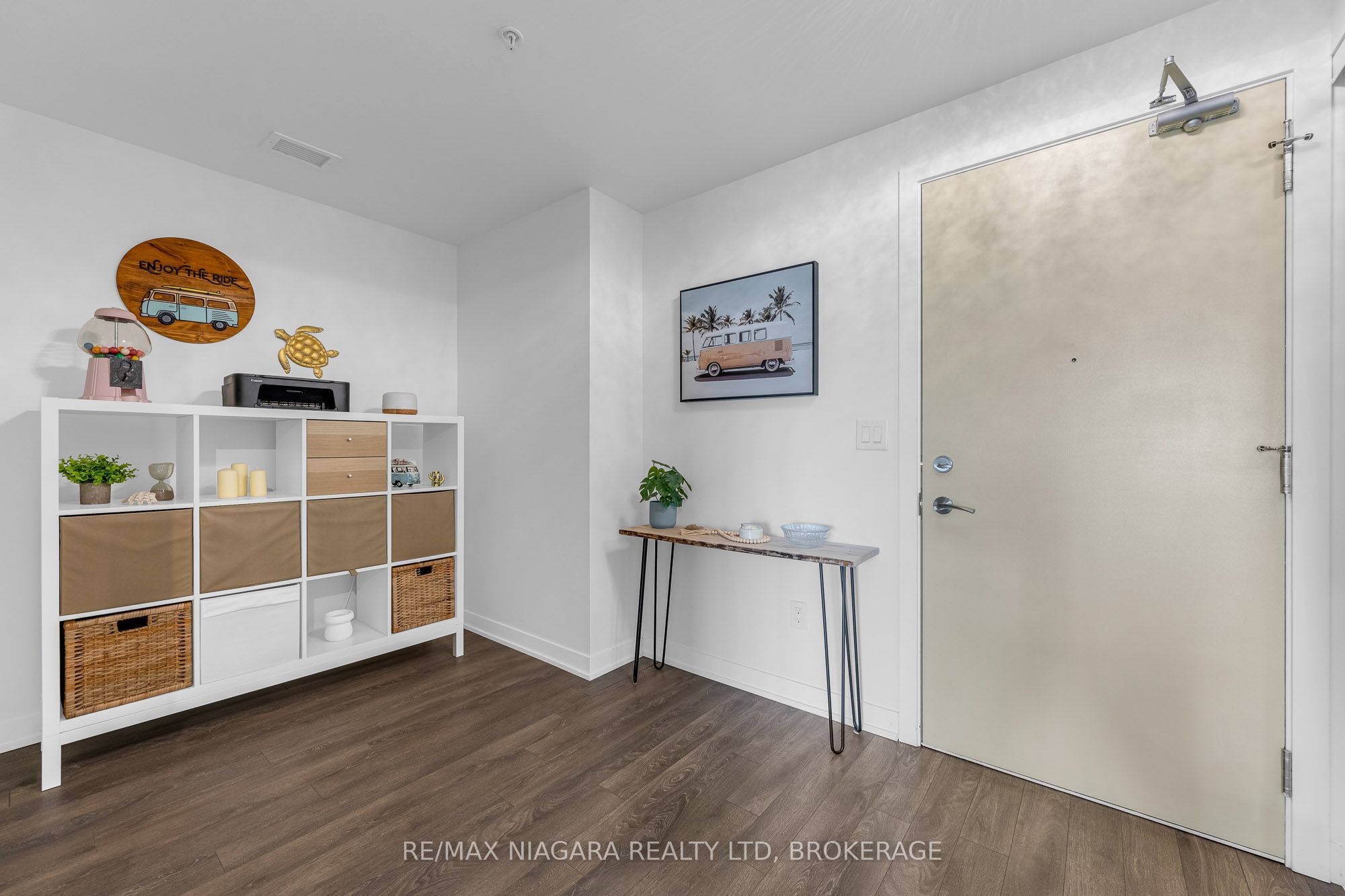 Unit 1307 - 550 North Service Road, Grimsby 5