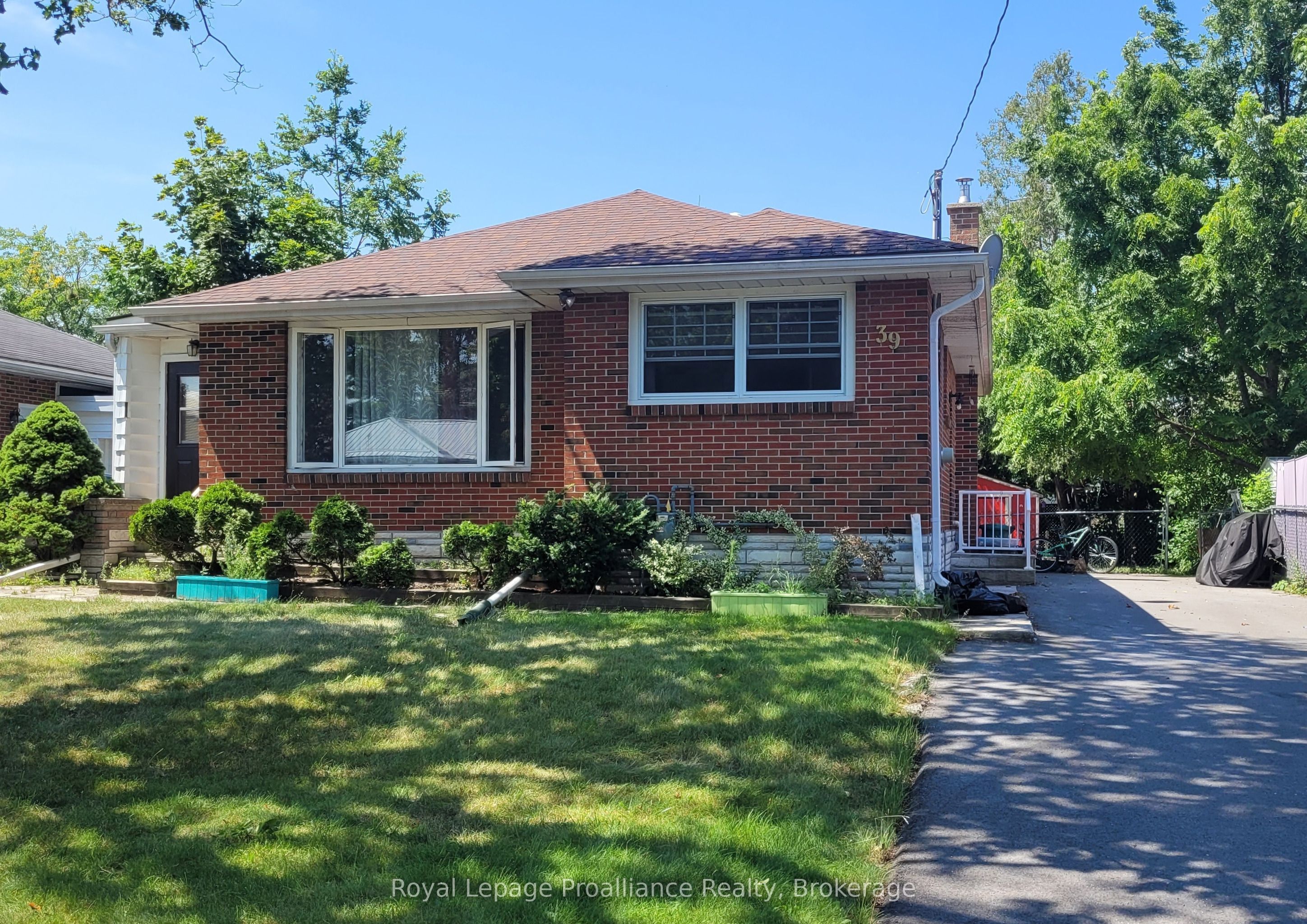 39 Smith Crescent, Belleville 1