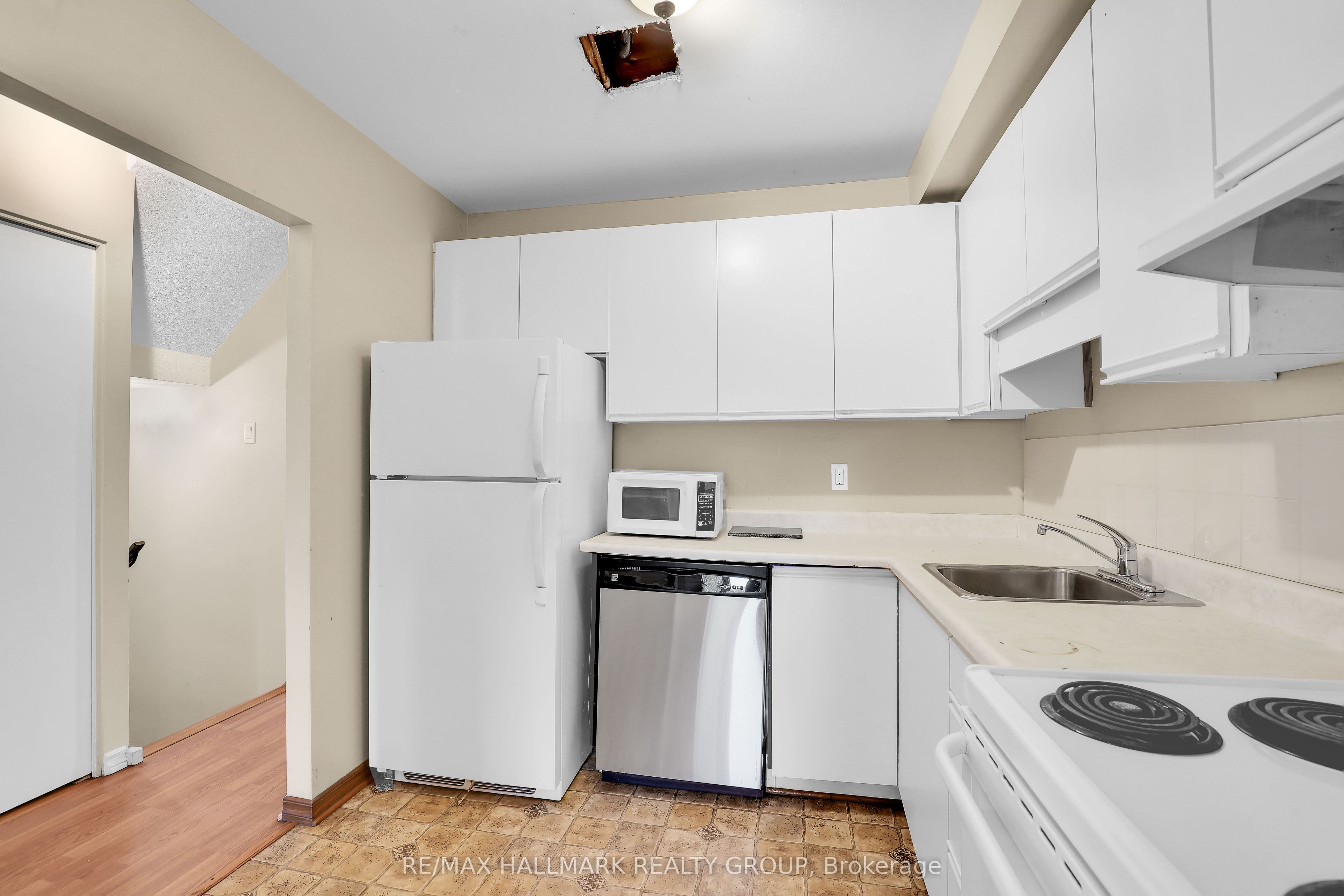 924 Dynes Road, Ottawa 4