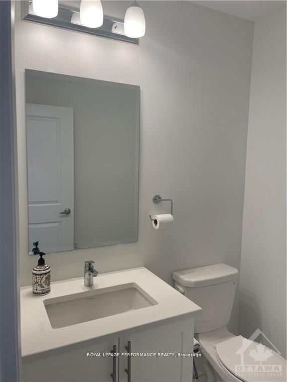 1039 Speedvale Court, Kanata 4