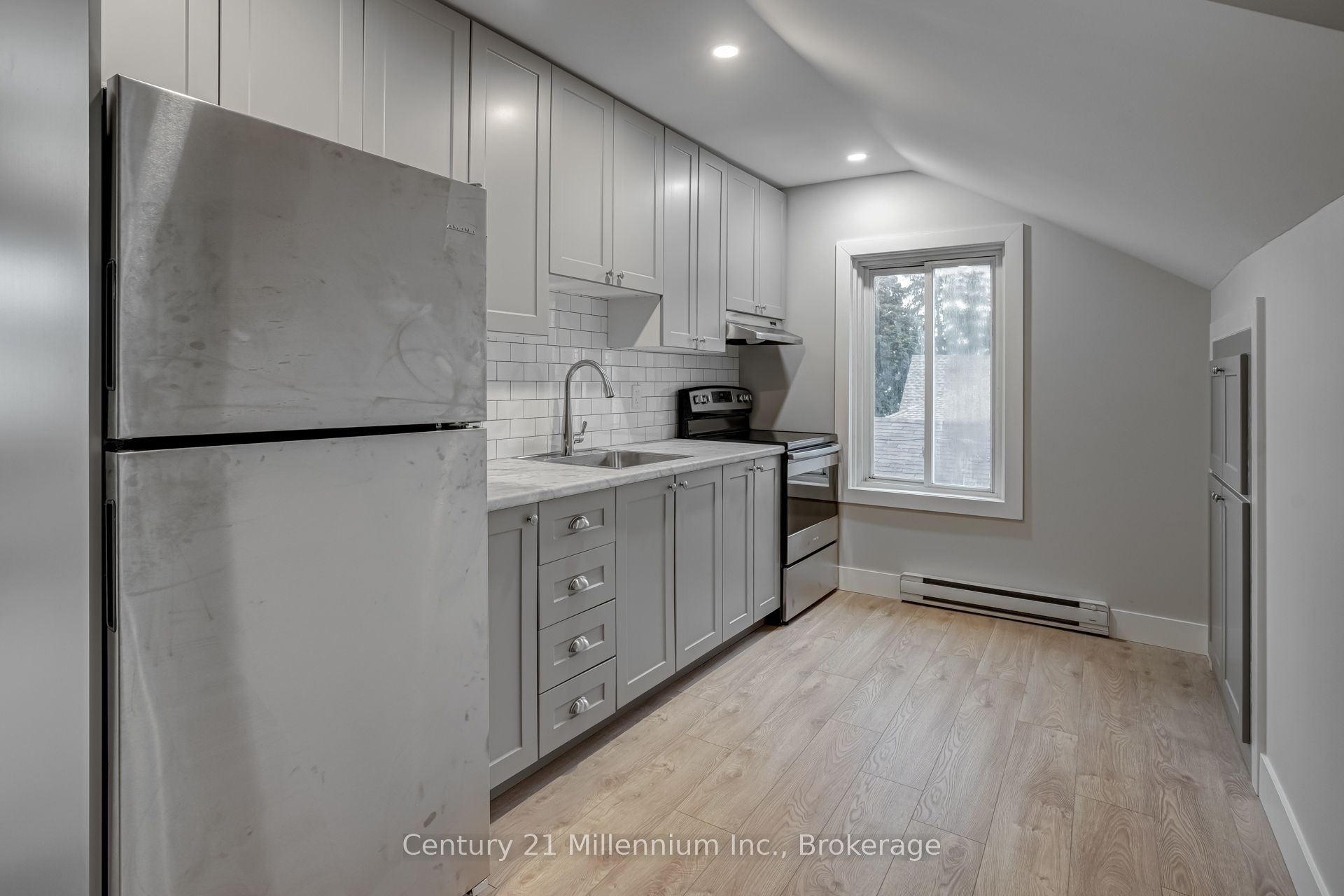 Unit Upper - 276 Edward Street, North Huron 4
