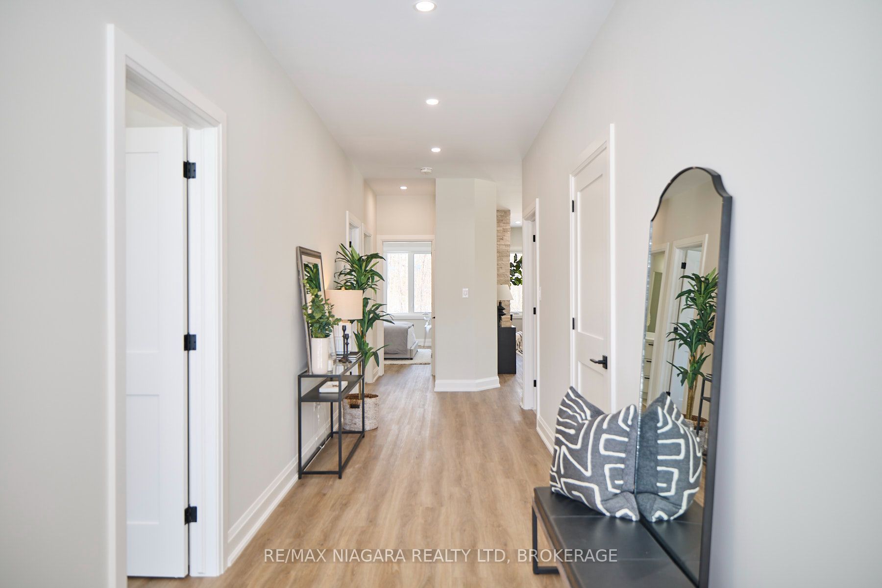 196 Bernard Avenue, Fort Erie 4