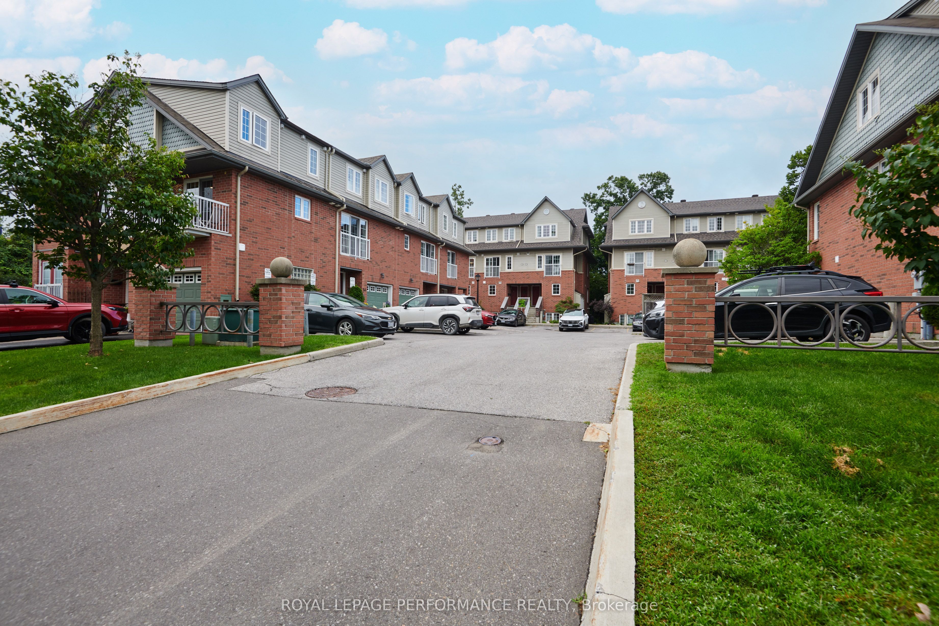 64 Mayflower Private, Ottawa 2
