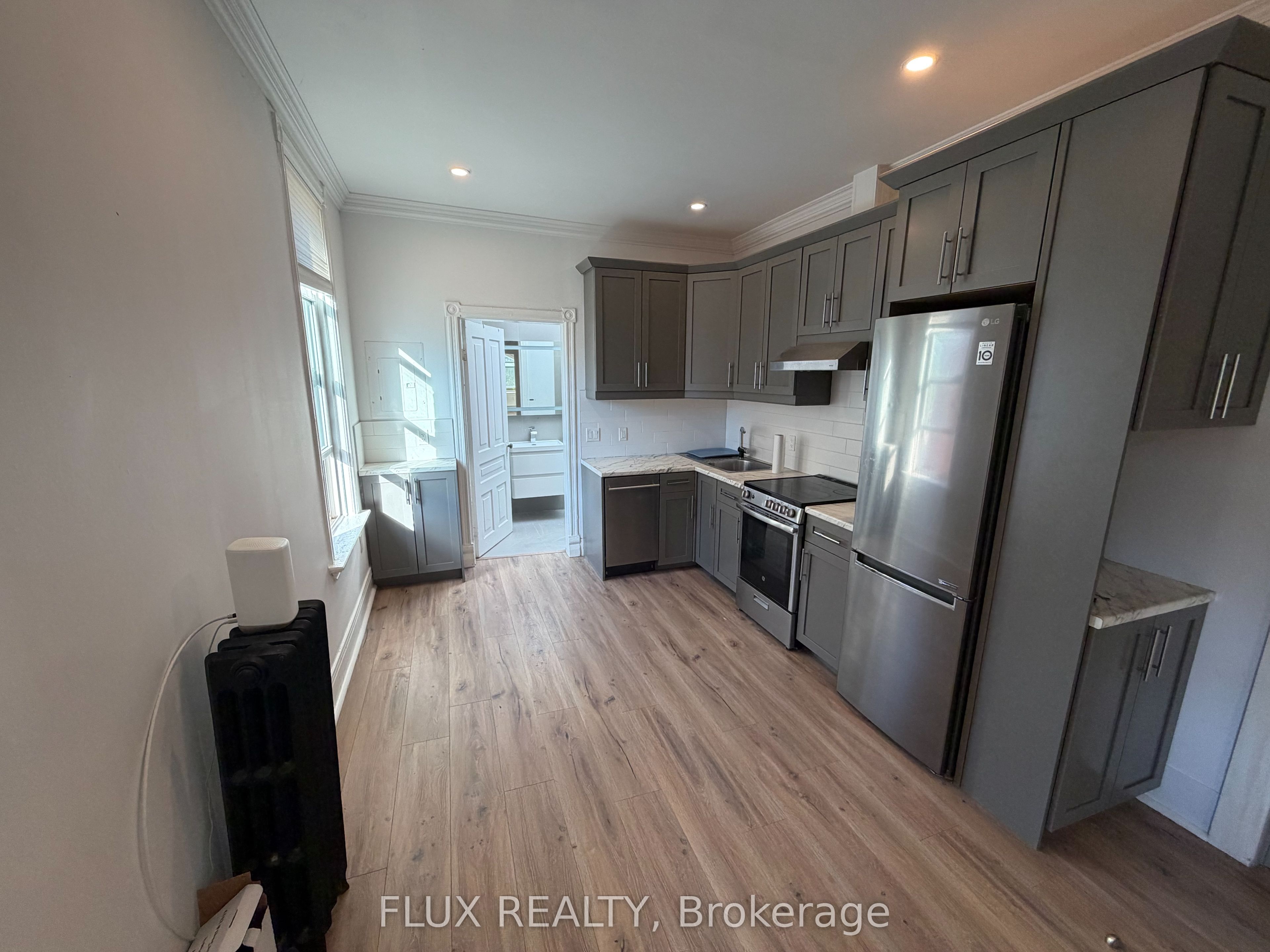 Unit 4 - 195 Waterloo Street S, Stratford 3