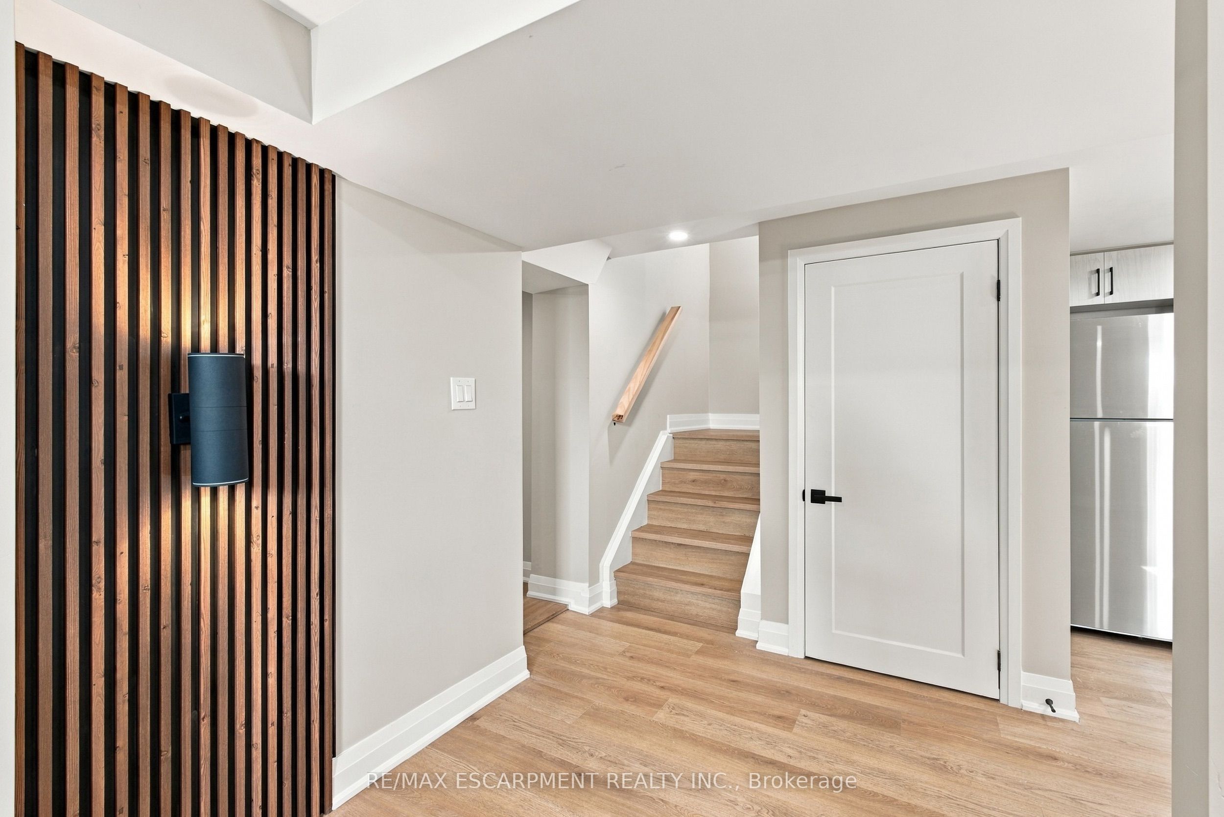 Unit Lower - 46 Bobolink Road, Hamilton 4