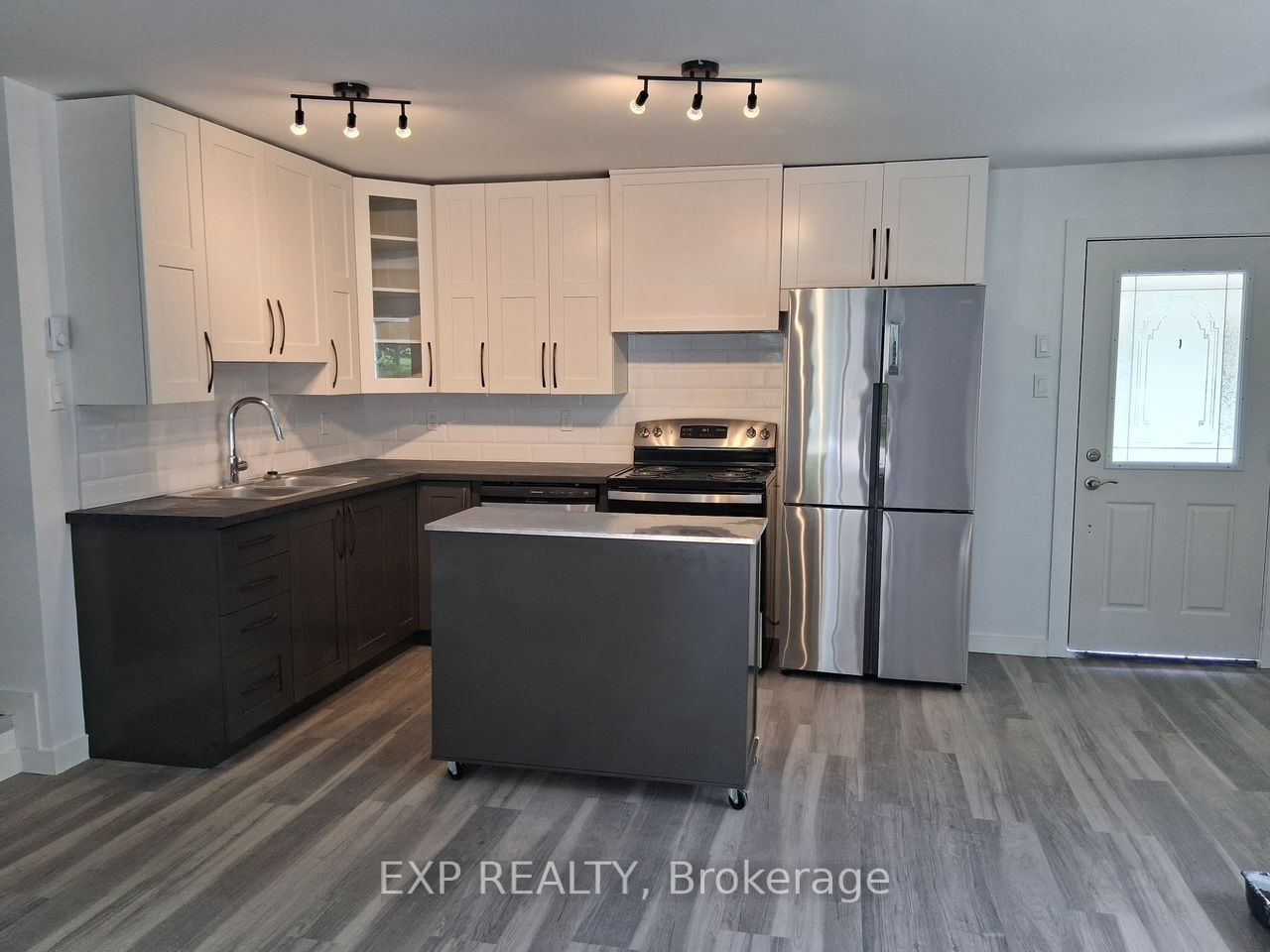 7771 Lawrence Street, Osgoode 2