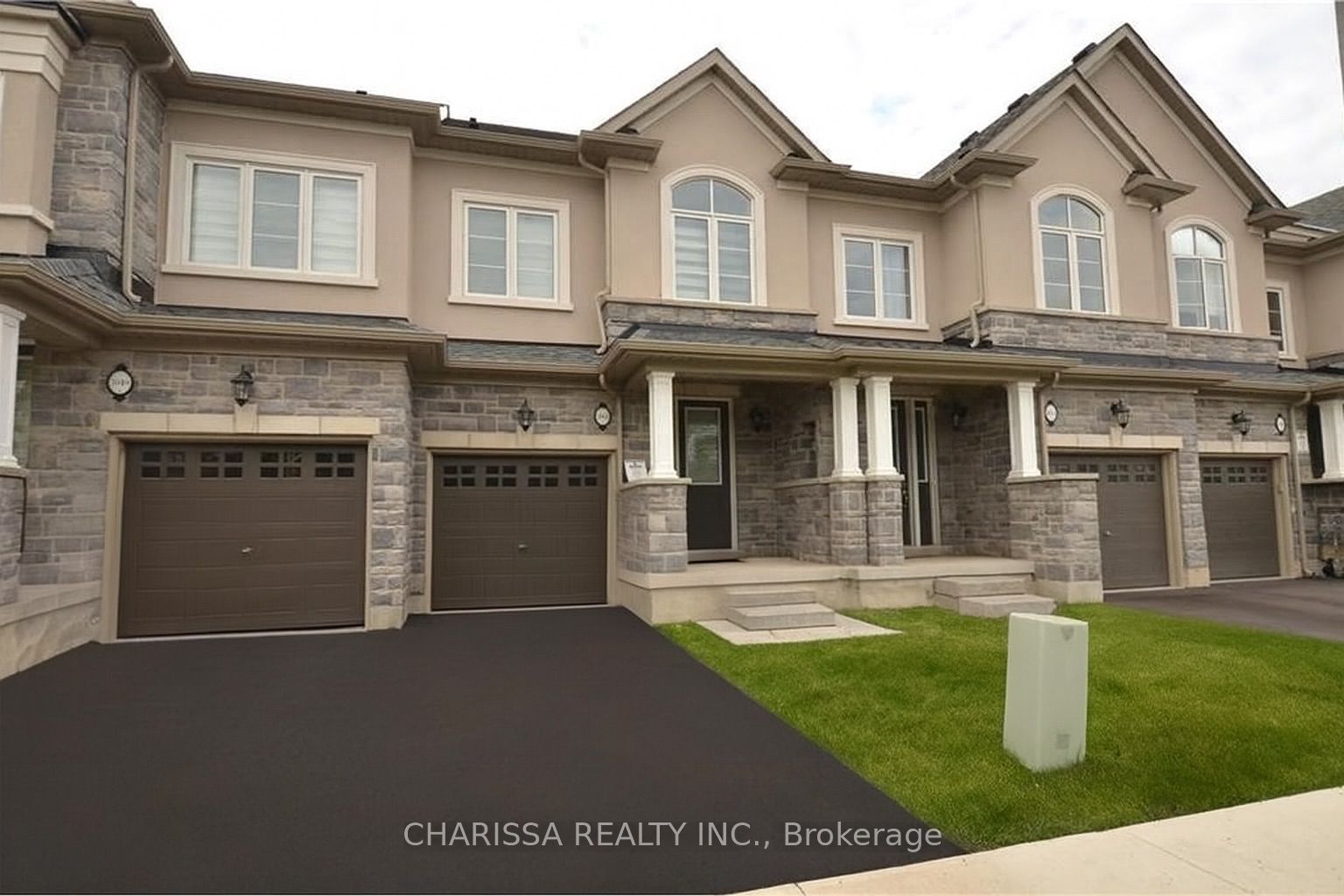 1051 Garner Road E, Ancaster 1