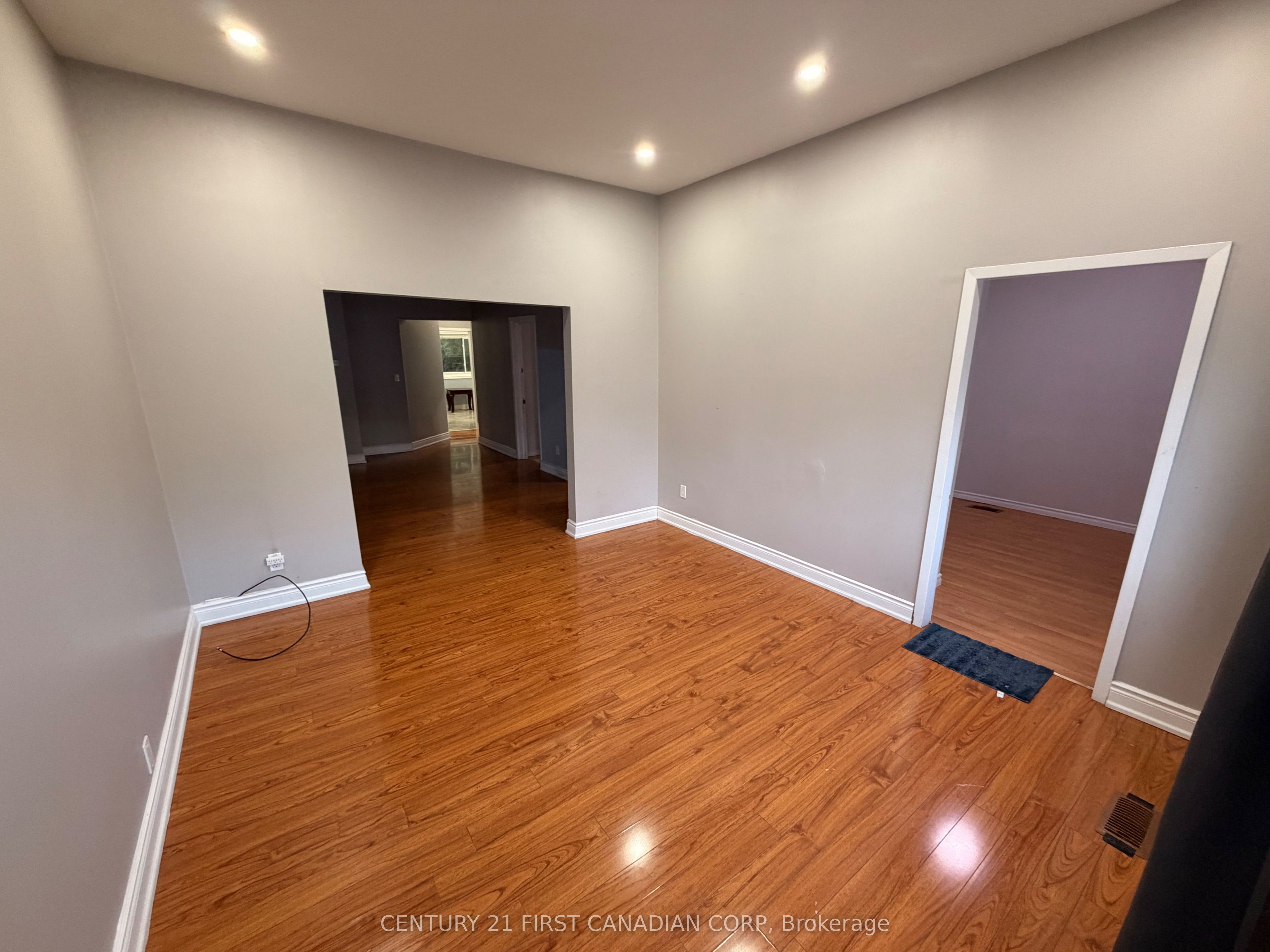 Unit MAIN - 31 Adelaide Street S, London 4